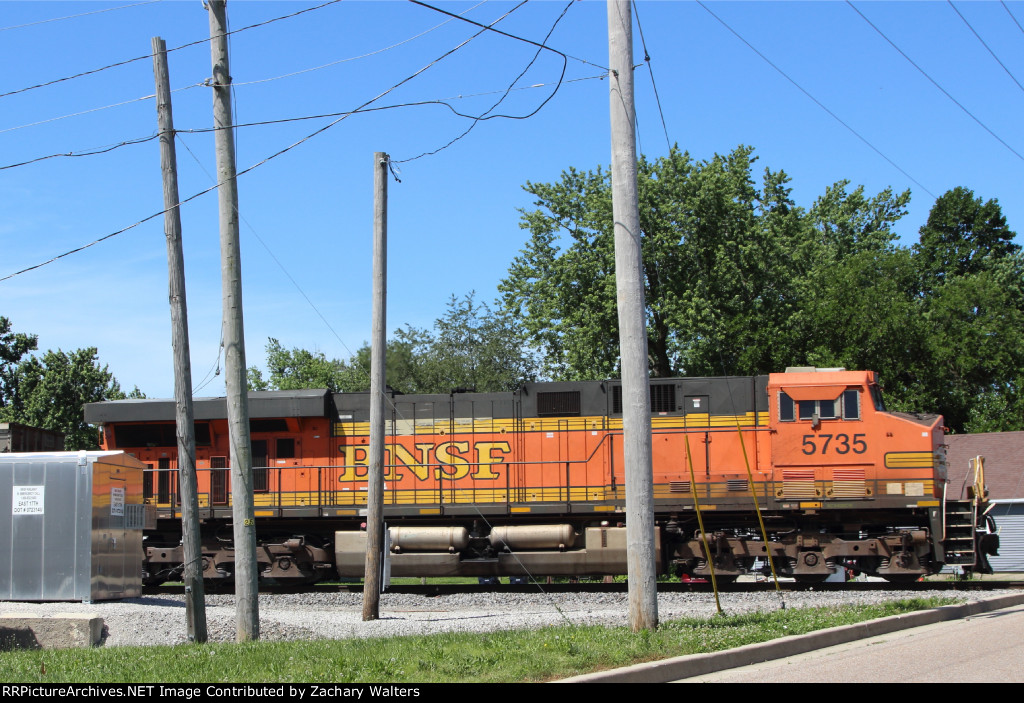 BNSF 5735